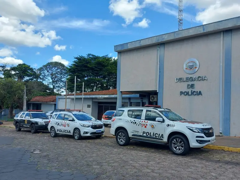 Fala Matao - Jovem é preso em Matão com arma ilegal e motocicleta roubada após perseguição policial